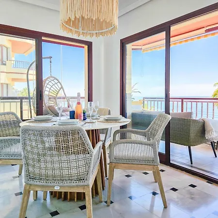 アパート Beachfront Luxury *